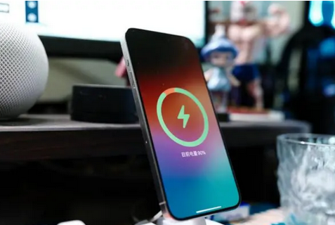 龙门镇苹果15换屏服务分享用什么充电器给iPhone15充电更好 